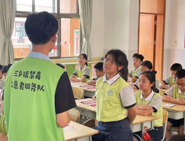 三鄉(xiāng)鎮(zhèn)開展“開學第一課，無毒伴我行”禁毒教育宣傳活動圖片4_副本.jpg