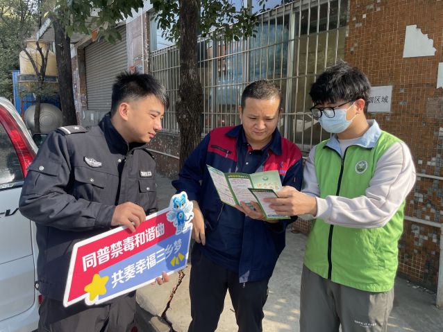 三鄉(xiāng)鎮(zhèn)開展“禁毒宣傳進廠企，夯實禁毒防護墻”活動照片2.JPG