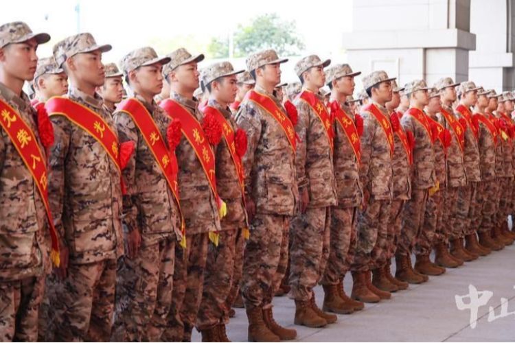 青春披甲赴軍營！中山歡送數(shù)百新兵入伍